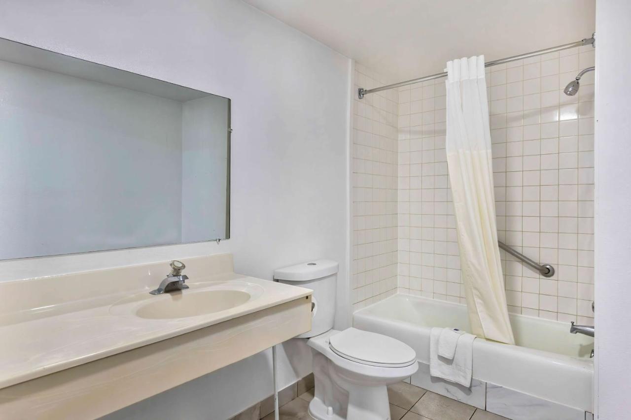 Motel 6-Falls Church, Va - Arlington Boulevard Екстериор снимка