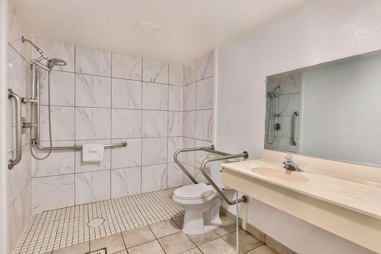 Motel 6-Falls Church, Va - Arlington Boulevard Екстериор снимка